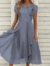 Blumiges midi-kleid - stilvolles damenkleid mit gefalteter optik