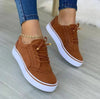 Dame ihre trendige sneakers - stylische braune schnürschuhe