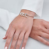 Chic silberne armreif - eleganter begleiter für frauen