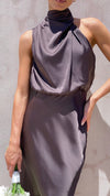 Satin halterneck kleid - elegantes abendkleid